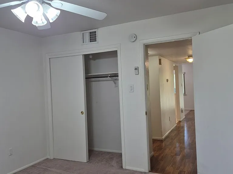 925 Country Club Dr SE #C — Photo 15