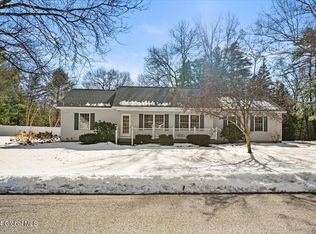 3 Maplewood Dr, Queensbury, NY 12804