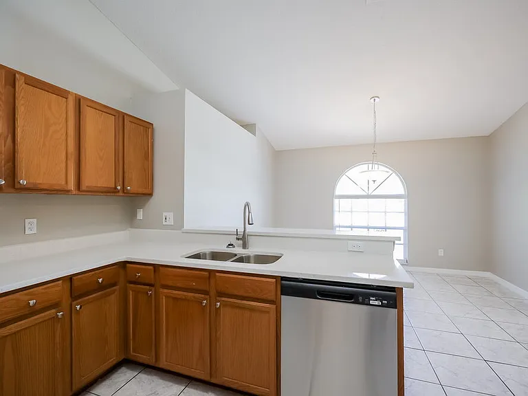 916 Alsace Dr — Photo 7