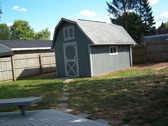 Huge storage shed/barn