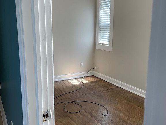 3rd image of 657 N Christiana Ave #2