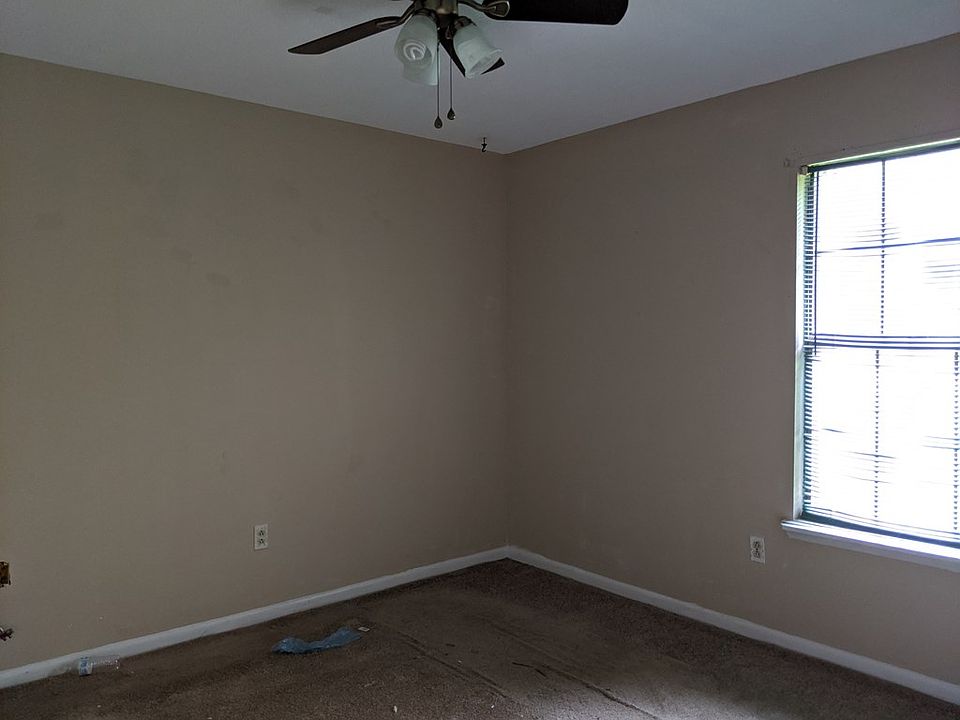 2nd image of 508 Canterbury Farm Rd
