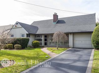 17 Arbor Ln, Merrick, NY 11566