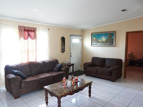 2nd image of 315 Elaine Cir W