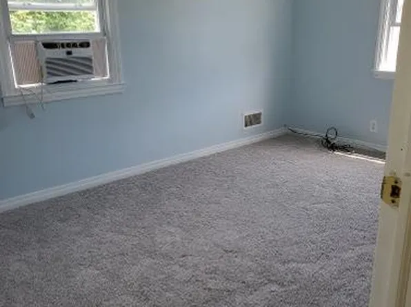 (undisclosed Address), Roosevelt, NY 11575