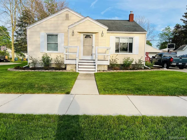 310 Luce Ave, Flushing, MI 48433