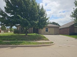 720 Lakeview Dr, Alvarado, TX 76009