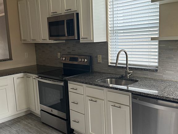 5th image of 414 Borland St