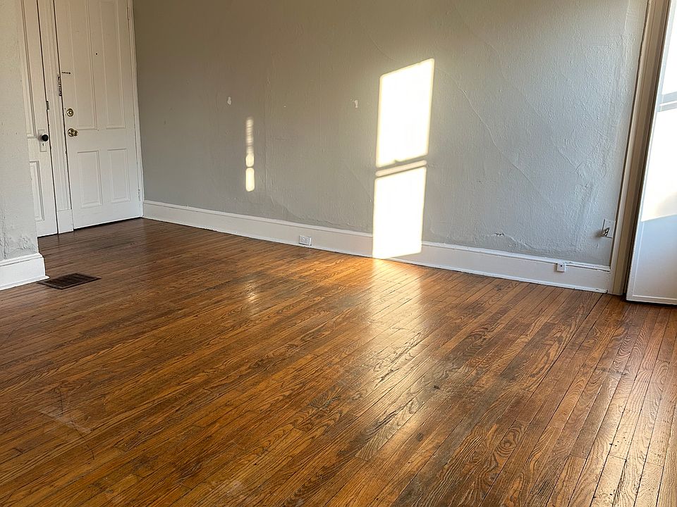 2nd image of 302 Grosvenor Ave #6