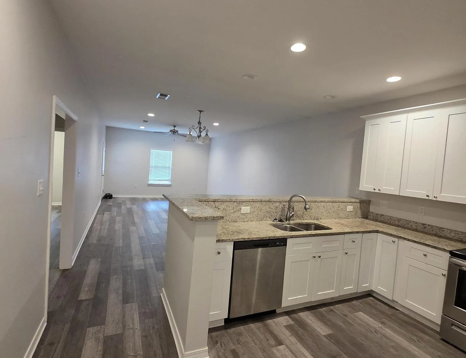 3 bed, 2.0 bath, 1554 sqft, $1,600 — Photo 3