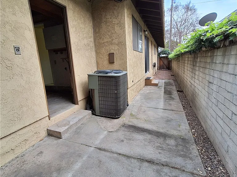 227 N Wabash Ave — Photo 14