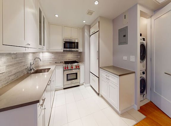 3rd image of 50 W 97th St APT 9R