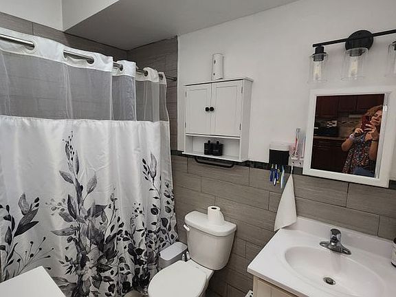 3rd image of 245 W Grand St Floor 1RST
