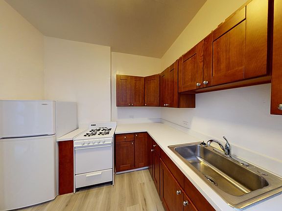 2nd image of 150 Franklin St APT 104