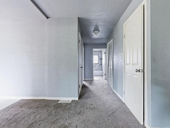 4th image of 1707 S Broadway Blvd