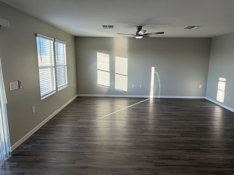 596 W Van Haren St — Photo 3
