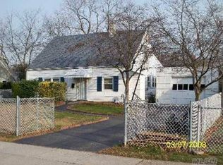 57 Valley Rd, Levittown, NY 11756