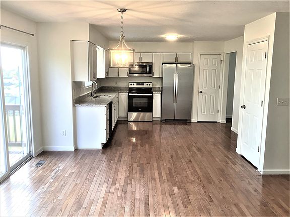 3rd image of 120 Mollie Dr