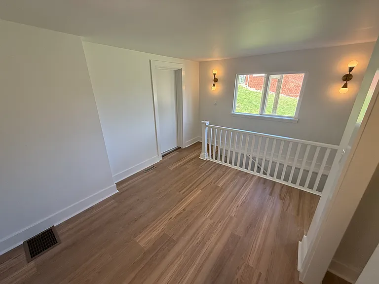 Another picture of sitting room with door to bathroom