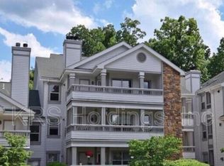 13070 Autumn Woods Way APT 101, Fairfax, VA 22033