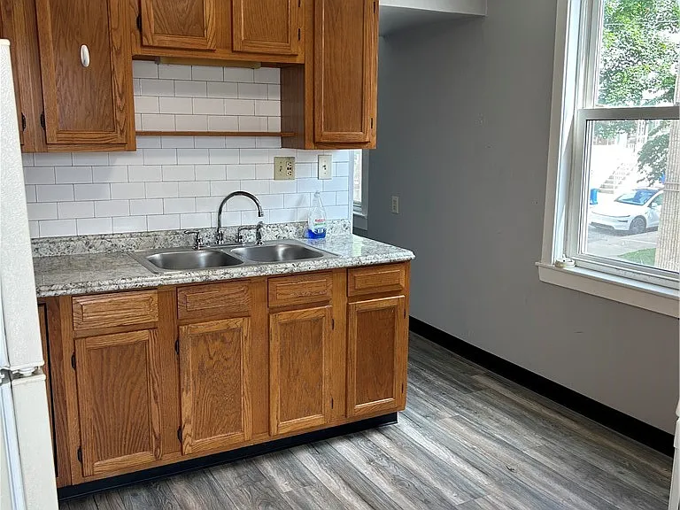 513 Edmond St #2 — Photo 7