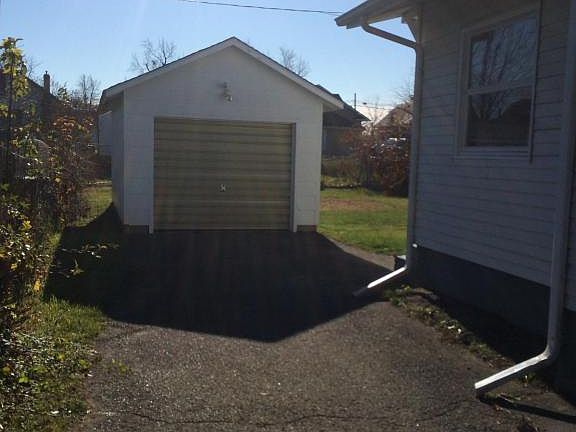 2nd image of 431 Iroquois Ave
