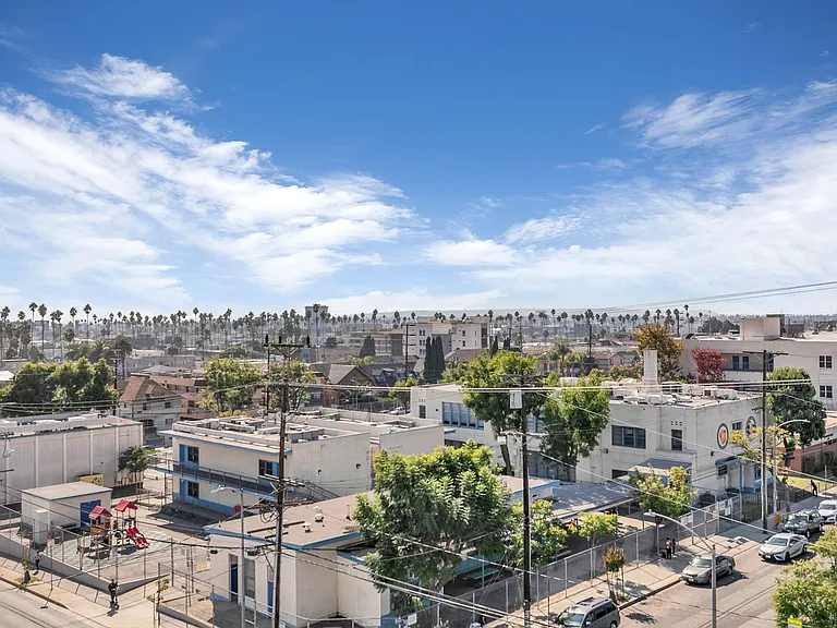 825 Coronado-Building — Photo 84
