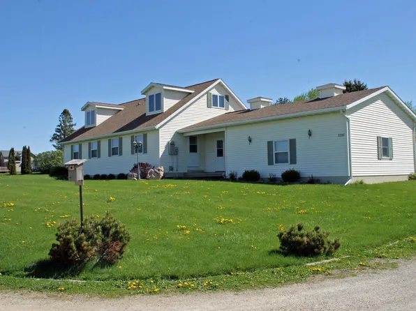 2229 Larrabee Ave, Waverly, IA 50677