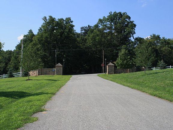 4th image of 101 Monument Dr