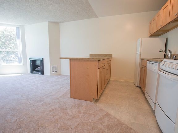 5th image of 1690 Broadway St #415