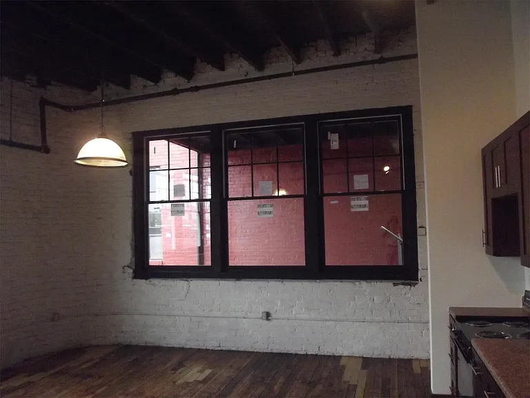 125 Inman St E — Photo 4