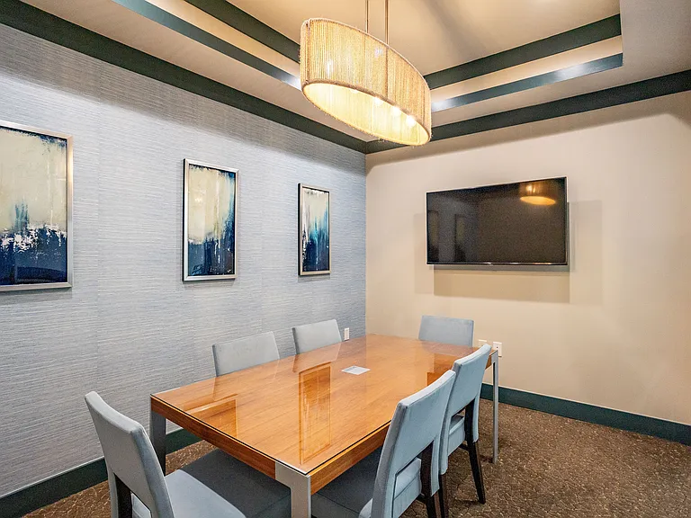 Flexible Workspace in Clubroom