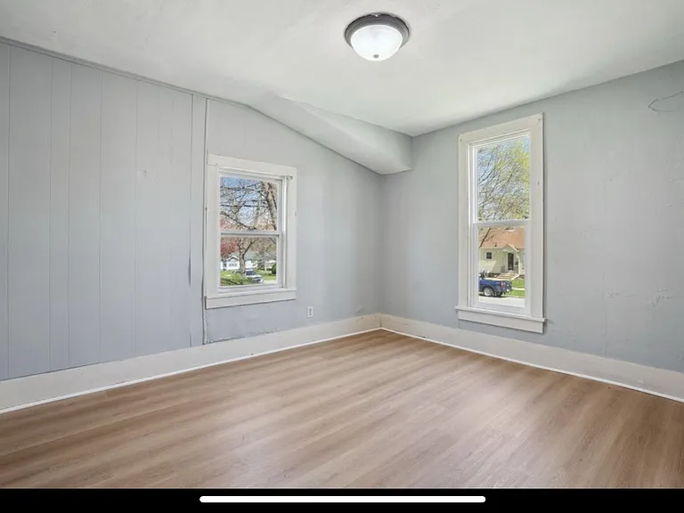 705 W 17th St — Photo 9
