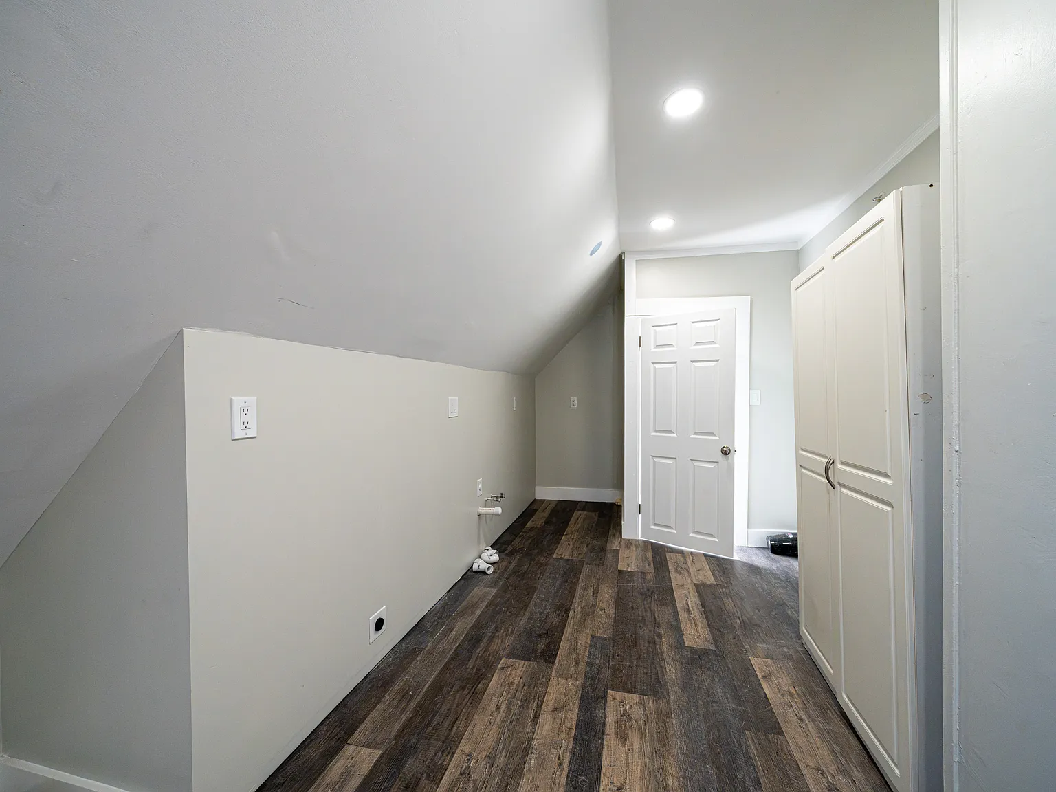 2 bed, 896 sqft, $2,400 — Photo 4