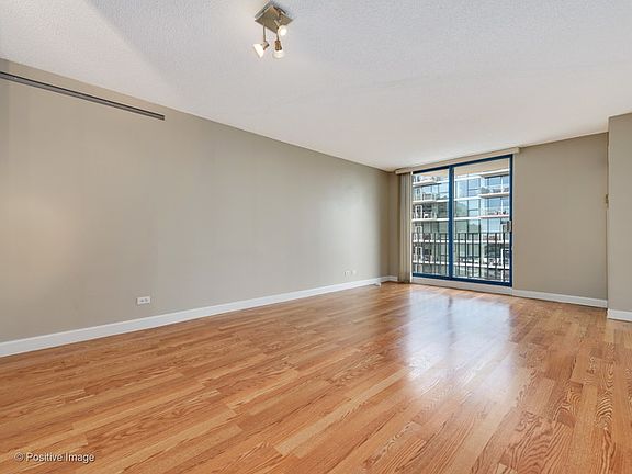 3rd image of 1250 N La Salle Dr APT 1301