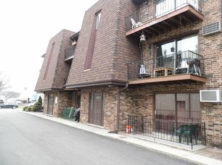 9812 Sayre Ave APT 1E, Chicago Ridge, IL 60415