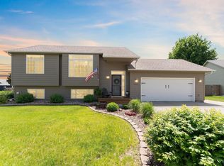 1417 S Lakota Ave, Brandon, SD 57005