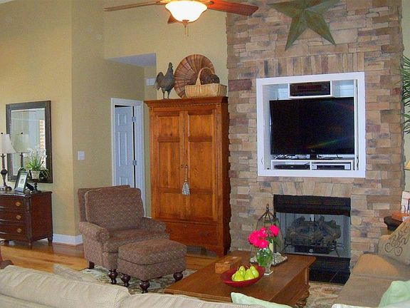 4th image of 5649 Avenwood Cir NW