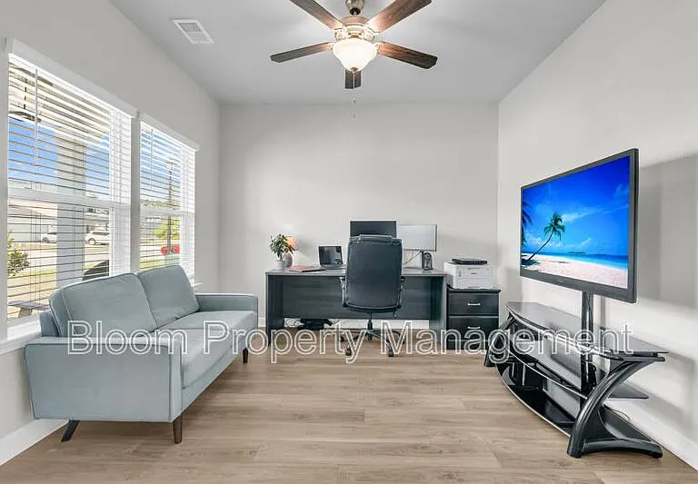 451 Carrara Dr — Photo 20