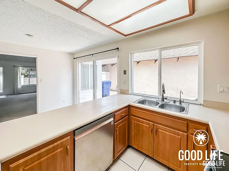 6747 Parkside Ave — Photo 3