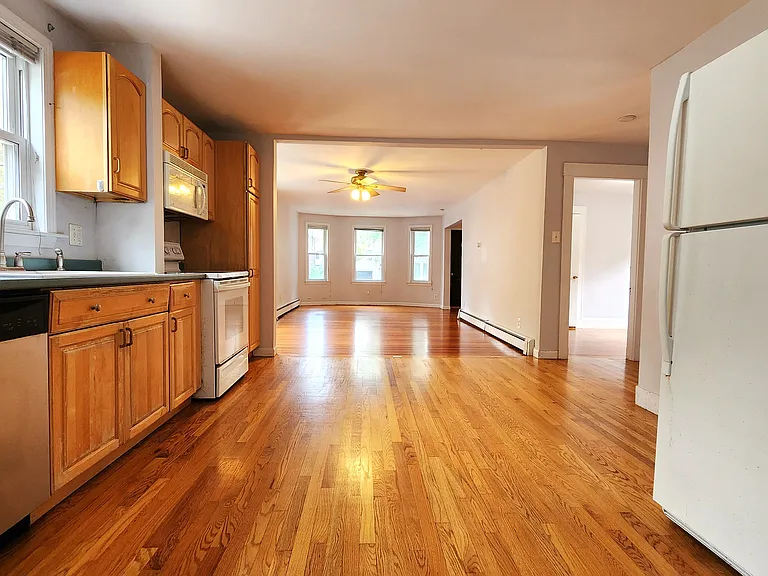 82 Fairview Ave — Photo 2
