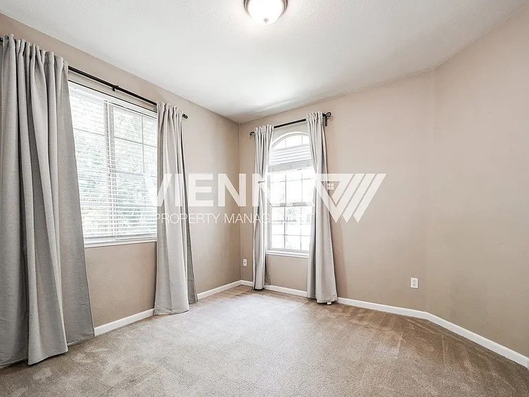 1014 Waterford Dr — Photo 15