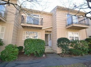 10 Huntington Ct, Bethel, CT 06801