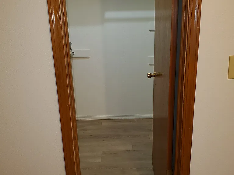 10904 N Lee Ave — Photo 11