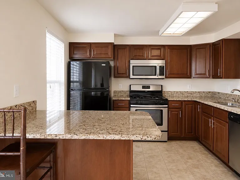 3351 Canton Ct — Photo 5