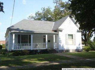 237 S Center St, Holly Springs, MS 38635