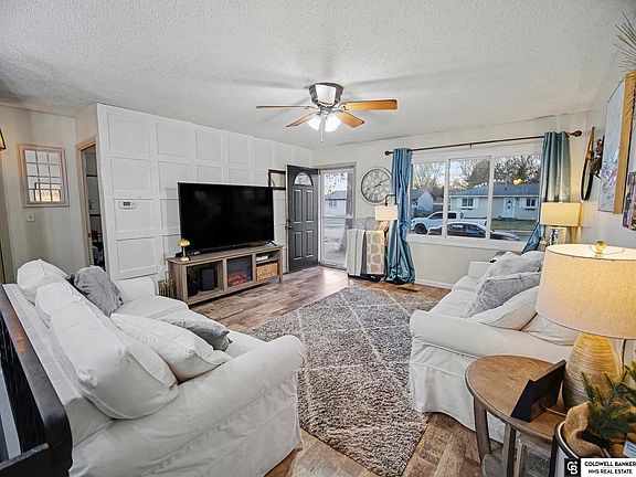 4th image of 830 Applewood Dr