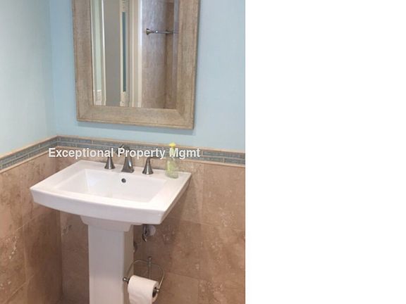 5th image of 608 SE 13th Pl APT A