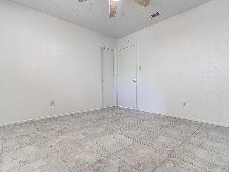 824 King Albert St #A — Photo 11