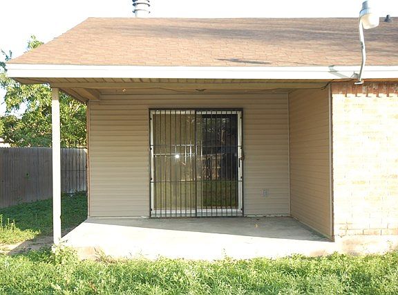 3rd image of 125 E Cynthia Cir